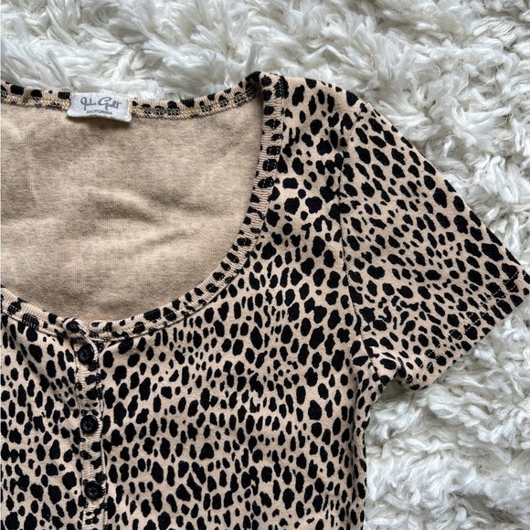 Brandy Melville Cheetah Print Button Up Baby Tee - Picture 3 of 7
